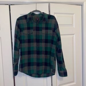 Great condition mens green Untuckit flannel.